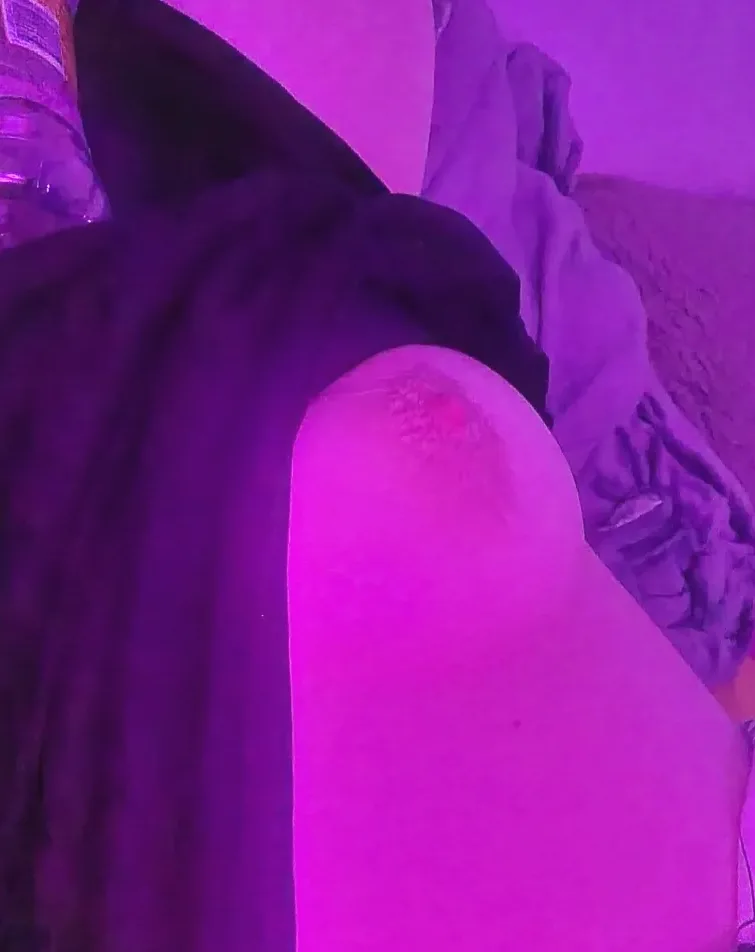 Lilly, 34