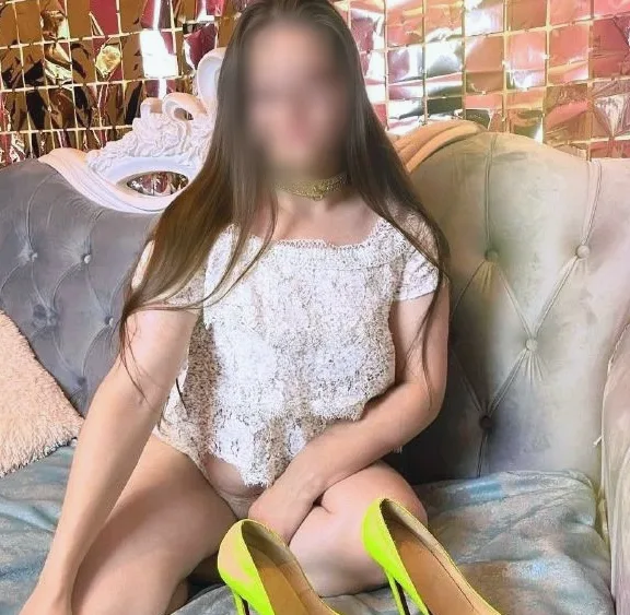 Sophie, 28